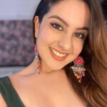 Tunisha Sharma Instagram - The Diwali vlog is now out on my YouTube Channel! The link is in my bio, go check it out!❤️ I know you guys were waiting for this🌼 Happy Diwali from me and bebe to you all✨