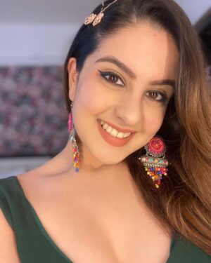 Tunisha Sharma Instagram - The Diwali vlog is now out on my YouTube Channel!
The link is in my bio, go check it out!❤️
I know you guys were waiting for this🌼
Happy Diwali from me and bebe to you all✨