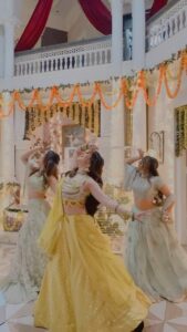 Tunisha Sharma Instagram - Let’s dance on bole choodiyan this Diwali! #Happydiwalieveryone🪔❤️