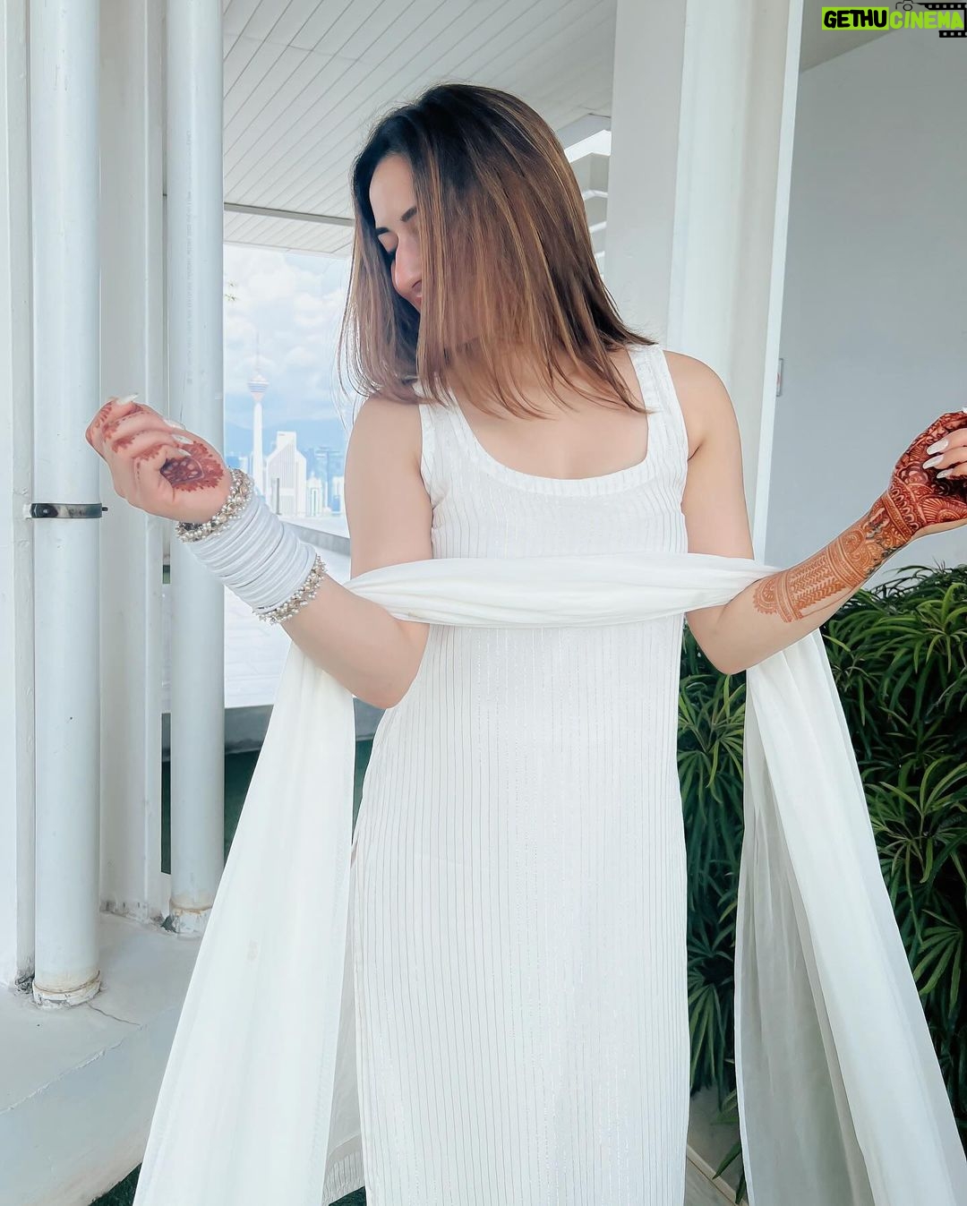 Uditi Singh Instagram - My Diwali outfits (recap) π€π»πͺβ¨π«Άπ» π, π©· or π€?