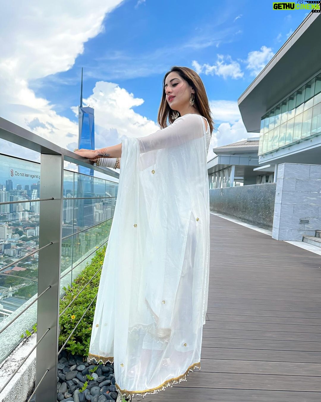 Uditi Singh Instagram - Happy Diwali β¨πͺπ«Άπ» Kuala Lumpur, Malaysia