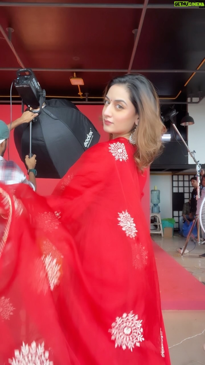 Uditi Singh Instagram - Laal mere dil ka haal hai….