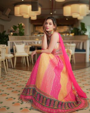 Uditi Singh Instagram - Sight for sore eyes 🩷✨
.
.
.
Wearing: @aliyanabymeenabazaar 
MUA: @dvmakeovers 
📸: @amit_dey_photography