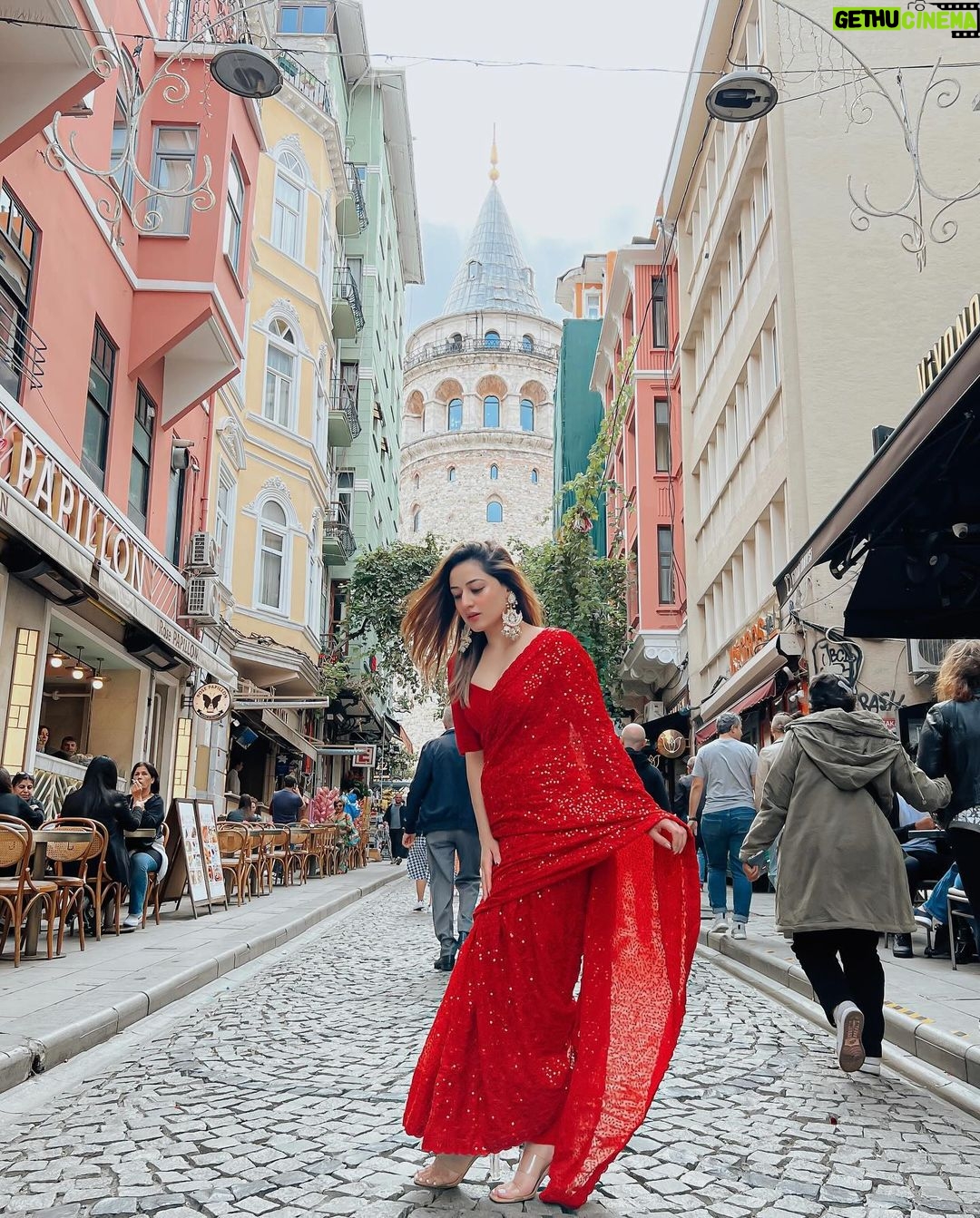 Uditi Singh Instagram - Tumhe jo maine dekha… ❤️🇹🇷🌶️ Galata Tower