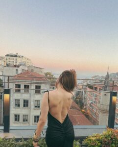 Uditi Singh Instagram - Take another look😉 . . . . . @sofitelistanbultaksim @goldcoastfilmsofficial Sofitel Istanbul Taksim
