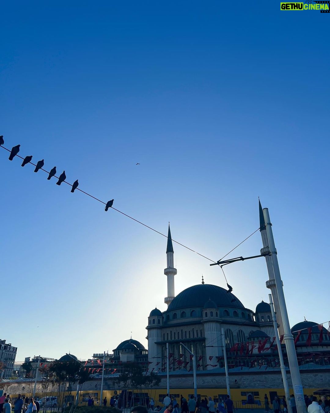 Uditi Singh Instagram - 🇹🇷✨🤌🏻 Taksim Square - Istanbul, Turkey
