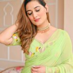 Uditi Singh Instagram - ❤️, 💚 or 🩵?