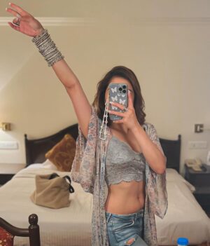 Uditi Singh Instagram - Mirror, mirror