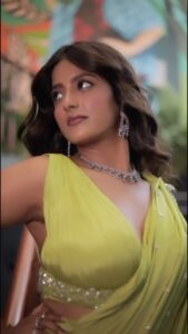 Ulka Gupta Instagram - Dil tenu de ditta… ditta sohneya 💚✨ Styled by @instylewithaditi Outfit @aahava_couture Jewellery @shillpapuriidesignerjewellery MUA @makeupbymeenx Photographer @portraitdeewana