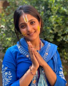 Ulka Gupta Instagram - What a wonderful time spent here, I feel complete when I’m in Vrindavan aur Radha ke Barsane mein 💕 Jai Shree Radhe ❤️ #radheradhe #vrindavan #barsana Kirti Mandir, Barsana