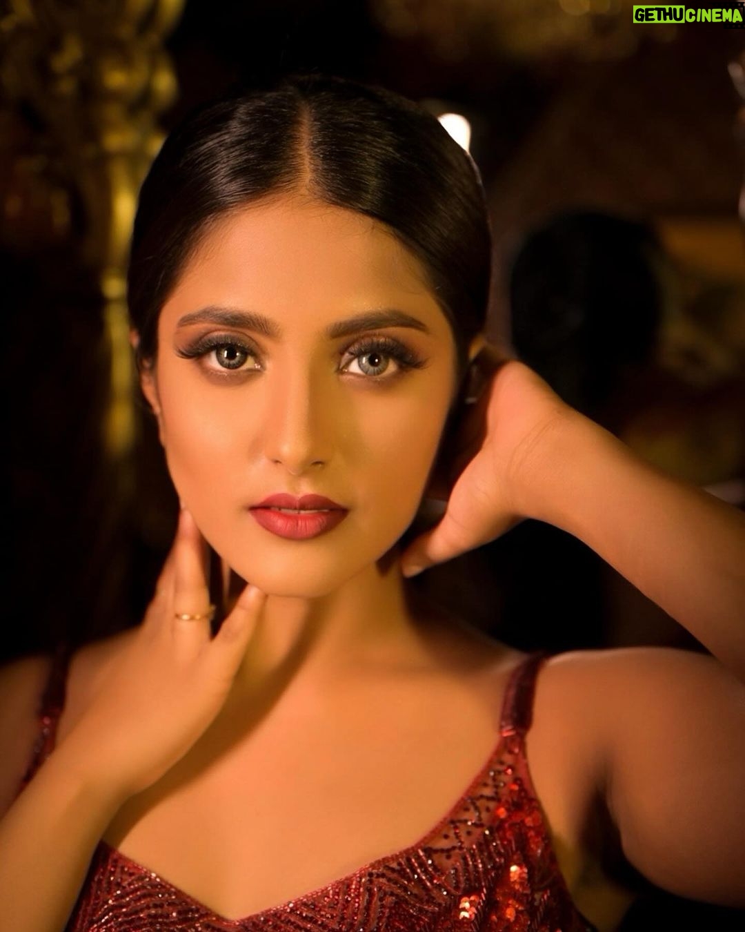 Ulka Gupta Instagram - In Frame:- @ulkagupta ♥️ . Shoot Concept & Look Designed By:- @nehaadhvikmahajan @bridalsbynam @imuseacademy . 💄MUA , Hair & Styling :- @nehaadhvikmahajan . 👗Outfit :- @nikhitatandon @reynutaandon . 📍Location:- @setsinthecity.in #ulkagupta #makeup #ootd #nehaadhvikmahajan #makeupbyme💄 #nammakeovers #bride #to #be #bridal #look #bridalmakeupartist #destinationweddingmakeupartist #weddingmakeup #hair #hairstyling #nammakeovers #bollywood #television #makeupartist #mumbai #traveller #all #over #the #globe