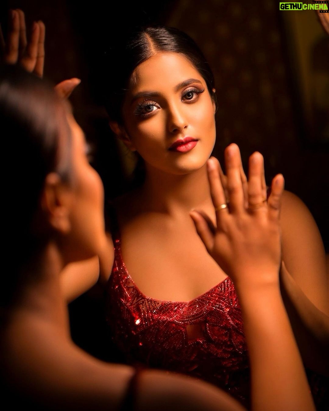 Ulka Gupta Instagram - In Frame:- @ulkagupta ♥️ . Shoot Concept & Look Designed By:- @nehaadhvikmahajan @bridalsbynam @imuseacademy . 💄MUA , Hair & Styling :- @nehaadhvikmahajan . 👗Outfit :- @nikhitatandon @reynutaandon . 📍Location:- @setsinthecity.in #ulkagupta #makeup #ootd #nehaadhvikmahajan #makeupbyme💄 #nammakeovers #bride #to #be #bridal #look #bridalmakeupartist #destinationweddingmakeupartist #weddingmakeup #hair #hairstyling #nammakeovers #bollywood #television #makeupartist #mumbai #traveller #all #over #the #globe