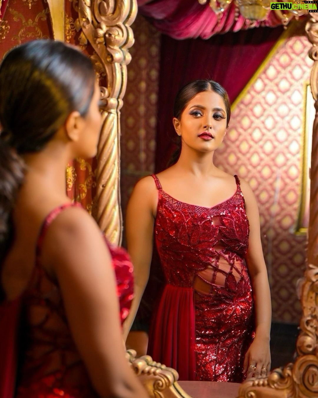 Ulka Gupta Instagram - In Frame:- @ulkagupta ♥️ . Shoot Concept & Look Designed By:- @nehaadhvikmahajan @bridalsbynam @imuseacademy . 💄MUA , Hair & Styling :- @nehaadhvikmahajan . 👗Outfit :- @nikhitatandon @reynutaandon . 📍Location:- @setsinthecity.in #ulkagupta #makeup #ootd #nehaadhvikmahajan #makeupbyme💄 #nammakeovers #bride #to #be #bridal #look #bridalmakeupartist #destinationweddingmakeupartist #weddingmakeup #hair #hairstyling #nammakeovers #bollywood #television #makeupartist #mumbai #traveller #all #over #the #globe