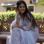 Ulka Gupta Instagram - Phool ab zyada pyaare lagte hain 🌸🕊✨