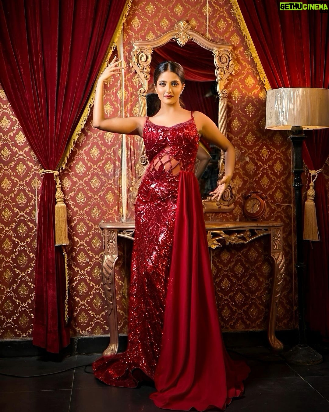 Ulka Gupta Instagram - In Frame:- @ulkagupta ♥️ . Shoot Concept & Look Designed By:- @nehaadhvikmahajan @bridalsbynam @imuseacademy . 💄MUA , Hair & Styling :- @nehaadhvikmahajan . 👗Outfit :- @nikhitatandon @reynutaandon . 📍Location:- @setsinthecity.in #ulkagupta #makeup #ootd #nehaadhvikmahajan #makeupbyme💄 #nammakeovers #bride #to #be #bridal #look #bridalmakeupartist #destinationweddingmakeupartist #weddingmakeup #hair #hairstyling #nammakeovers #bollywood #television #makeupartist #mumbai #traveller #all #over #the #globe