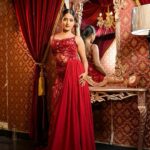 Ulka Gupta Instagram - In Frame:- @ulkagupta ♥️ . Shoot Concept & Look Designed By:- @nehaadhvikmahajan @bridalsbynam @imuseacademy . 💄MUA , Hair & Styling :- @nehaadhvikmahajan . 👗Outfit :- @nikhitatandon @reynutaandon . 📍Location:- @setsinthecity.in #ulkagupta #makeup #ootd #nehaadhvikmahajan #makeupbyme💄 #nammakeovers #bride #to #be #bridal #look #bridalmakeupartist #destinationweddingmakeupartist #weddingmakeup #hair #hairstyling #nammakeovers #bollywood #television #makeupartist #mumbai #traveller #all #over #the #globe