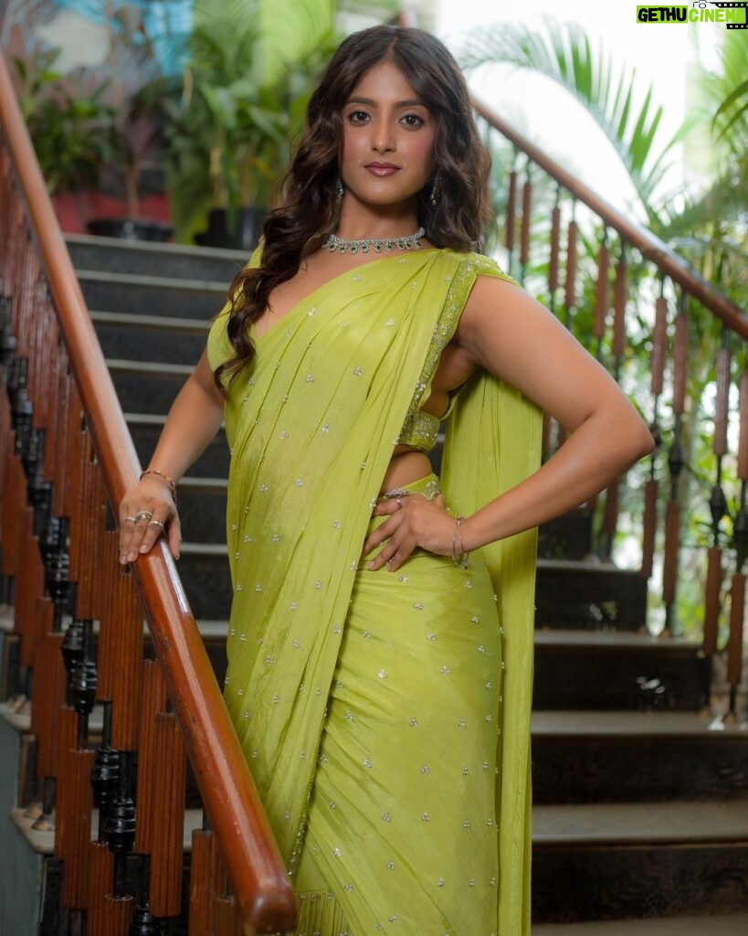 Ulka Gupta Instagram - Divine Feminine✨ Styled by @instylewithaditi Outfit @aahava_couture Jewellery @shillpapuriidesignerjewellery MUA @makeupbymeenx Photographer @portraitdeewana 1522 Mumbai