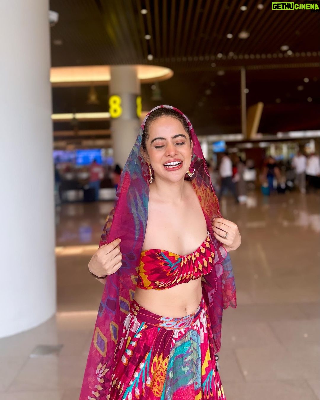 Urfi Javed Instagram - Happy Navratri ! 🫶❤️