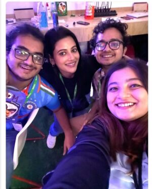 Ushasi Ray Instagram - 19-11-23 @metaindia office photo dump 💙 
#thread@thon 
With these cuties @chayhere_ @dasoham_