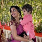 Ushasi Ray Instagram – পিসি ভেবে @ushasi এর কোলে চলে এলো দর্শনার ছোট্ট ভাইপো @vihaanbanik 😀❤️ #DSav #ushasi #SauravDarshana #wedding #kid #momentoftheday