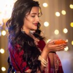 Ushasi Ray Instagram - সকলকে জানাই দীপাবলির অনেক শুভেচ্ছা 🪔✨💖♥️ 📸 @imsayandey 💄 @pritha_dutta_official 🥻 @avijitdasofficial_bengal Styling @kiara_sen111 Kolkata