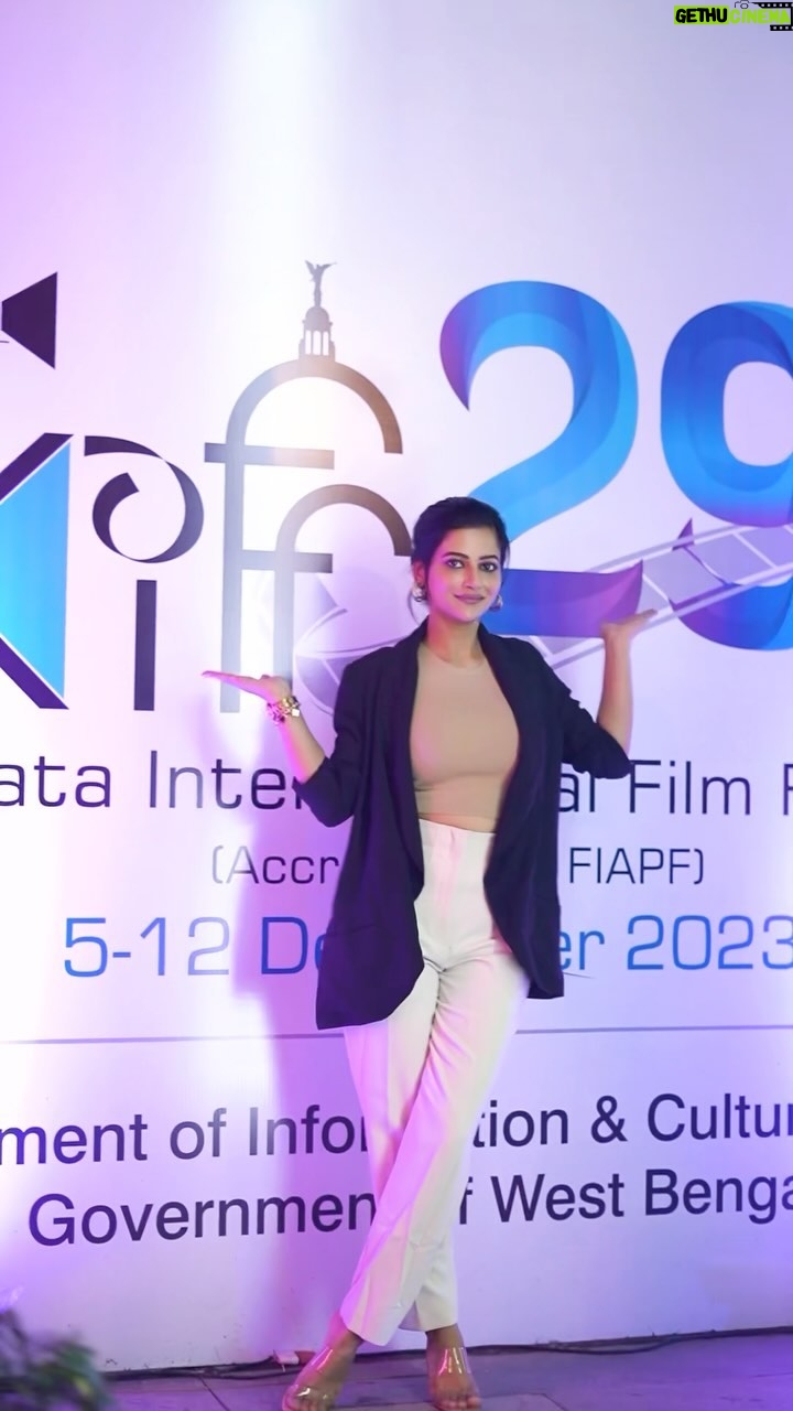Ushasi Ray Instagram - Let’s #kiff it special 😀 #KolkataFilmFestival debate with favourite people Capture @sahil_paswan_2646_ Edit @sahilrocxtar1