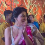 Ushasi Ray Instagram - আমাদের পঞ্চমীর কিছু মুহূর্ত সুরুচি সংঘে 🌻 @sanjbee @sauraseni1 #metadurgapujasquad #durgapujo2023 #pujoadda