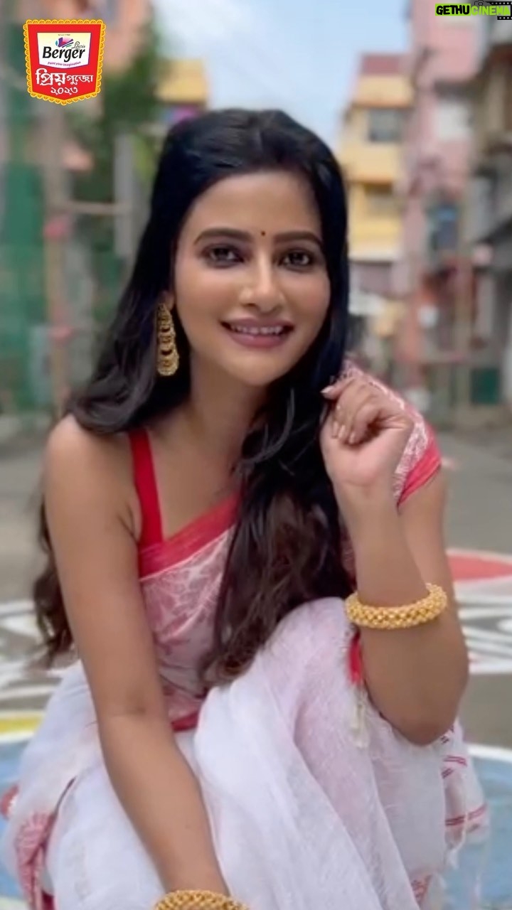 Ushasi Ray Instagram - Ami achi ebar #BergerAlponaContest er sathe !! Registration is now open ! Registration end date 16th October. Upload end date 18th October. Call on 8240870215 for registering!! #bergeralponacontest #bergerpriyopujo2023 #dhunuchinaach #maadurga