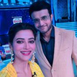 Ushasi Ray Instagram - আজ রাত ৯:৩০এ ZeeBangla দাদাগিরি দেখতে ভুলবেন না , আমরা থাকছি 😃 Outfit & styled by @neelsaha_styled_by_blue Makeup @papiyachanda DRR Studio Rajarhat
