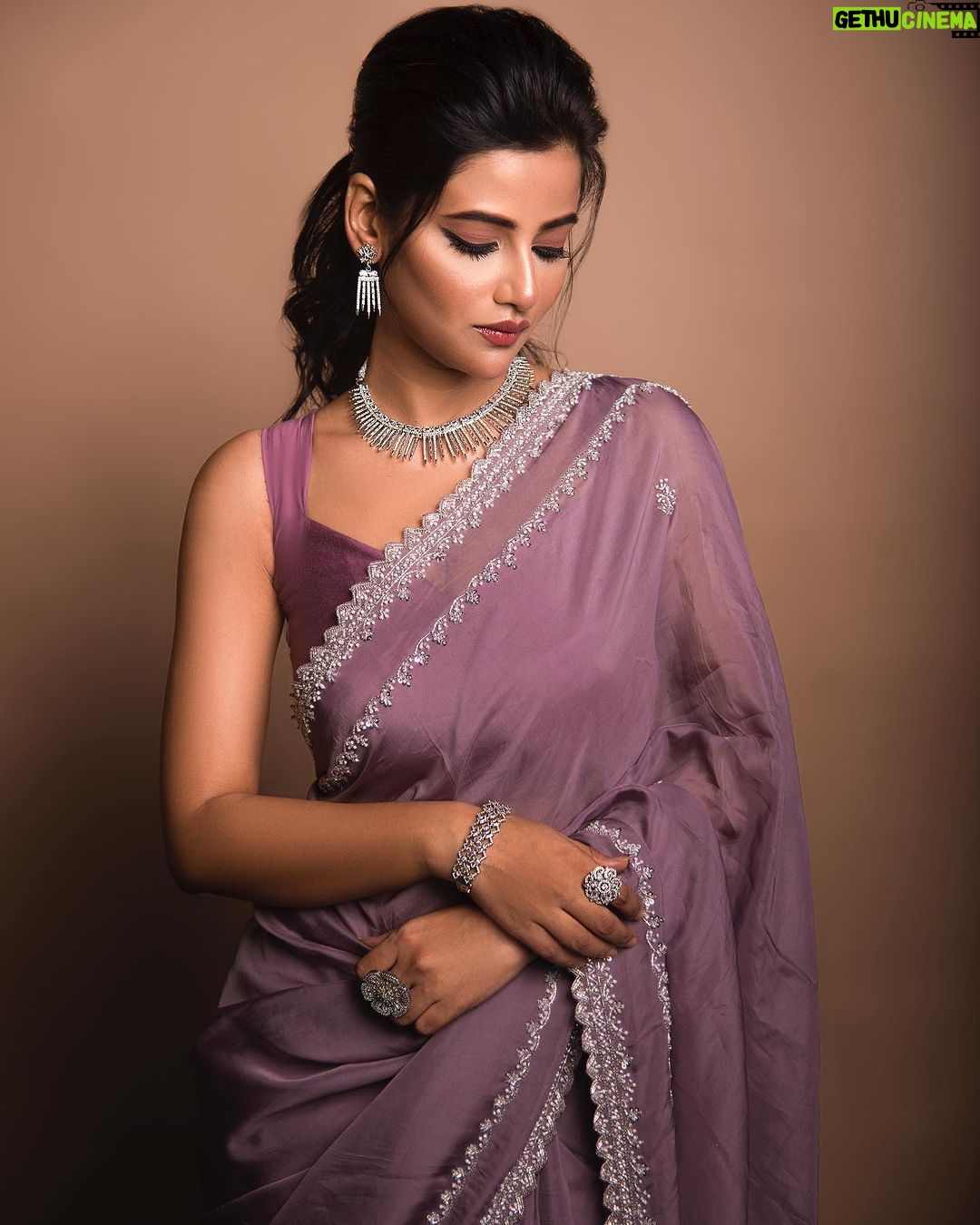 Ushasi Ray Instagram - Look book from DBD grand finale Photos @sahil_paswan_2646_ & @i.nsaan.hu H&M @pritha_dutta_official Styled by @rinkikhatoon Saree @saarangsareeskolkata DRR Studio Rajarhat