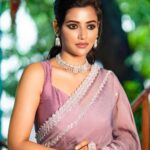 Ushasi Ray Instagram - Look book from DBD grand finale Photos @sahil_paswan_2646_ & @i.nsaan.hu H&M @pritha_dutta_official Styled by @rinkikhatoon Saree @saarangsareeskolkata DRR Studio Rajarhat