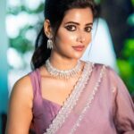 Ushasi Ray Instagram - Look book from DBD grand finale Photos @sahil_paswan_2646_ & @i.nsaan.hu H&M @pritha_dutta_official Styled by @rinkikhatoon Saree @saarangsareeskolkata DRR Studio Rajarhat