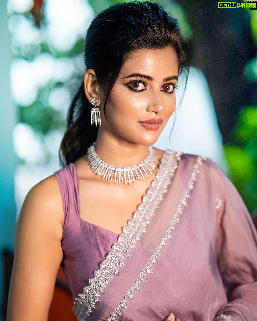 Ushasi Ray Instagram - Look book from DBD grand finale Photos @sahil_paswan_2646_ & @i.nsaan.hu H&M @pritha_dutta_official Styled by @rinkikhatoon Saree @saarangsareeskolkata DRR Studio Rajarhat