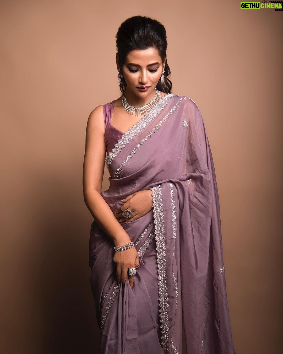 Ushasi Ray Instagram - Look book from DBD grand finale Photos @sahil_paswan_2646_ & @i.nsaan.hu H&M @pritha_dutta_official Styled by @rinkikhatoon Saree @saarangsareeskolkata DRR Studio Rajarhat