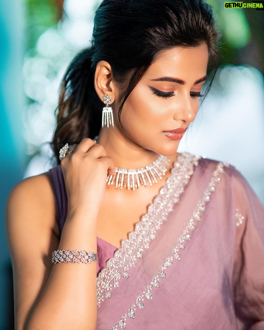 Ushasi Ray Instagram - Look book from DBD grand finale Photos @sahil_paswan_2646_ & @i.nsaan.hu H&M @pritha_dutta_official Styled by @rinkikhatoon Saree @saarangsareeskolkata DRR Studio Rajarhat