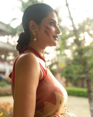 Ushasi Ray Instagram - আসছে বছর  আবার হবে 😃
সকলকে জানাই শুভ বিজয়া ♥️

#throwback #shootday  #sindurkhela