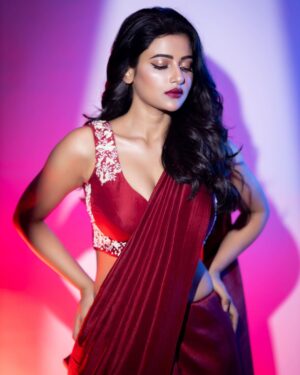 Ushasi Ray Instagram - শুভ অষ্টমী ♥️
📸 @imsayandey 
🥻 @style_by_madhab @threaded_madhab 
💄 @makeupbysumanganguly 
💇‍♀️ @hairbymousami