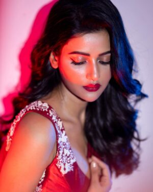 Ushasi Ray Instagram - শুভ অষ্টমী ♥️
📸 @imsayandey 
🥻 @style_by_madhab @threaded_madhab 
💄 @makeupbysumanganguly 
💇‍♀️ @hairbymousami