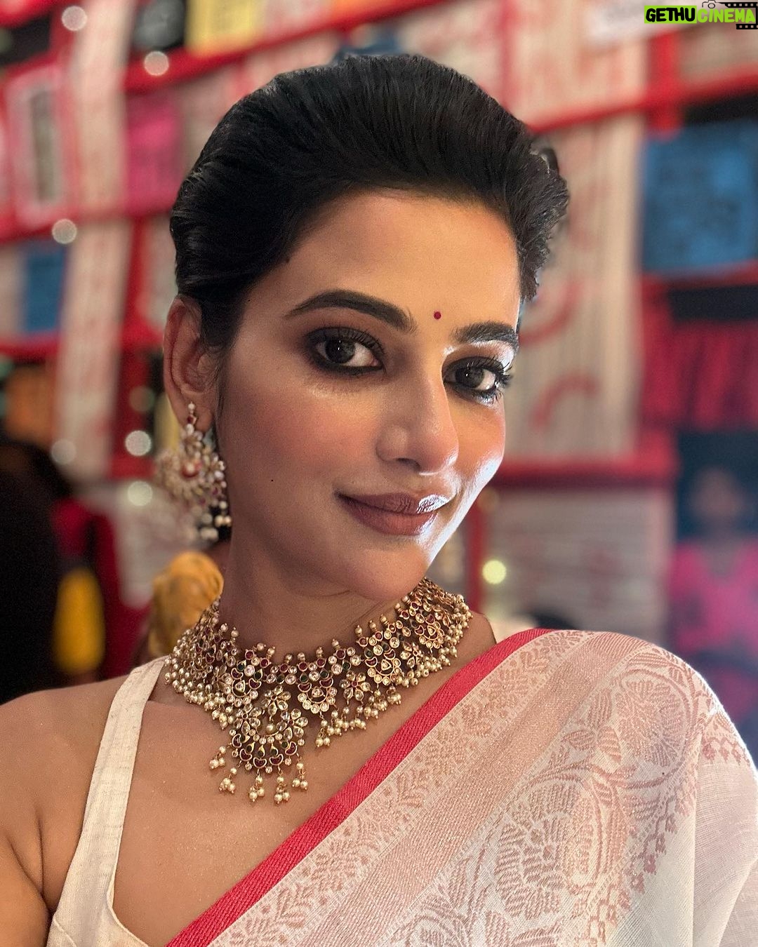 Ushasi Ray Instagram - শুভ চতুর্থী 🙏🏻 #metadurgapujasquad #durgapuja2023 Kolkata