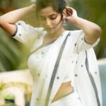 Ushasi Ray Instagram - मुलाक़ात🤍🍁☀️ @imsayandey @threaded_madhab @style_by_madhab @makeupbysumanganguly @hairbymousami Kolkata