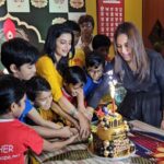 Ushasi Ray Instagram - Radiating happiness and pride, @hello_punjabiyat joins hands with @futurehopeindia to bring smiles to 150 underprivileged children this Durga Puja. Their heartfelt initiative ensures joy for those in need during this festive season. 🌟🙌 Actress @ushasi was also part of this initiative and to witness those faces lit up with joy! #PunjabiyatForHope #DurgaPujoInitiative