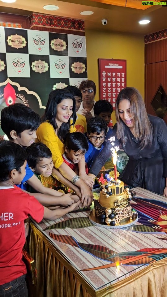 Ushasi Ray Instagram - Radiating happiness and pride, @hello_punjabiyat joins hands with @futurehopeindia to bring smiles to 150 underprivileged children this Durga Puja. Their heartfelt initiative ensures joy for those in need during this festive season. 🌟🙌 Actress @ushasi was also part of this initiative and to witness those faces lit up with joy! #PunjabiyatForHope #DurgaPujoInitiative