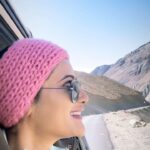 Ushasi Ray Instagram - मैं साया बनूँ तेरे पीछे चलूँ चलता रहूँ….⛰️🗻 #reels #reelsinstagram #trendingreels #mountains #spitivalley #himachalpradesh #ushasi Spiti Valley