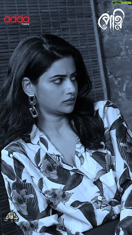 Ushasi Ray Instagram - ভূত নাকি অদ্ভুত? @ushasi @jasmineroyofficial @devrajsanyal @ishita_das_sanyal #Petni directed by #AbhimanyuMukherjee. Streaming Now only on #Addatimes, Subscribe Now! #Addatimes #NewSeries #AddaEkhonJomjomat #PetniOnAddatimes