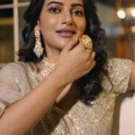 Ushasi Ray Instagram – তুমি আশেপাশে ছায়া হয়ে,
মায়ায় জড়ালে ✨️♥️

@svfsocial @svfmusic @sangeetbanglaofficial @chupkorr @svfstories  #PujoWithSVF