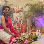 Ushasi Ray Instagram - বন্ধুর বাড়ির গণেশ পুজোয় উষশী ...#ganeshchaturthi 🙏 #TOSpotted