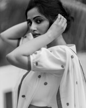 Ushasi Ray Instagram - मुलाक़ात🤍🍁☀️

@imsayandey @threaded_madhab @style_by_madhab @makeupbysumanganguly @hairbymousami