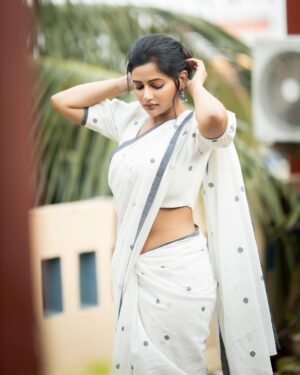 Ushasi Ray Instagram - मुलाक़ात🤍🍁☀️

@imsayandey @threaded_madhab @style_by_madhab @makeupbysumanganguly @hairbymousami