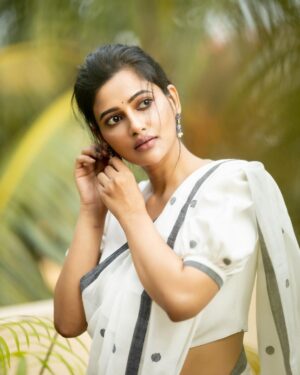 Ushasi Ray Instagram - मुलाक़ात🤍🍁☀️

@imsayandey @threaded_madhab @style_by_madhab @makeupbysumanganguly @hairbymousami