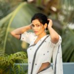 Ushasi Ray Instagram - मुलाक़ात🤍🍁☀️ @imsayandey @threaded_madhab @style_by_madhab @makeupbysumanganguly @hairbymousami Kolkata